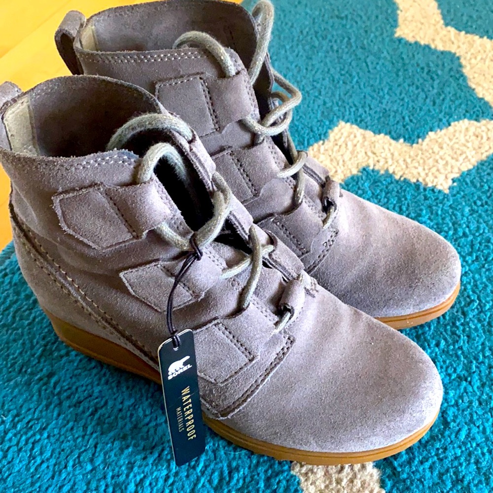 Sorel Wedge boot, NEW, size 5